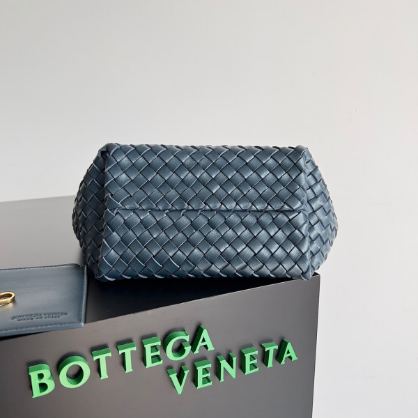 Bo*te*ga ve*ne*ta mini cabat