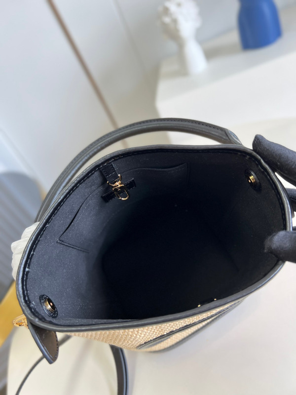 l**is V*t*n petit bucket