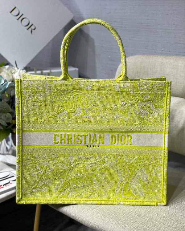 large D*or book tote
