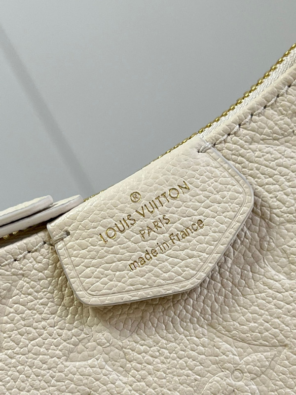 l**is V*t*n easy pouch on strap