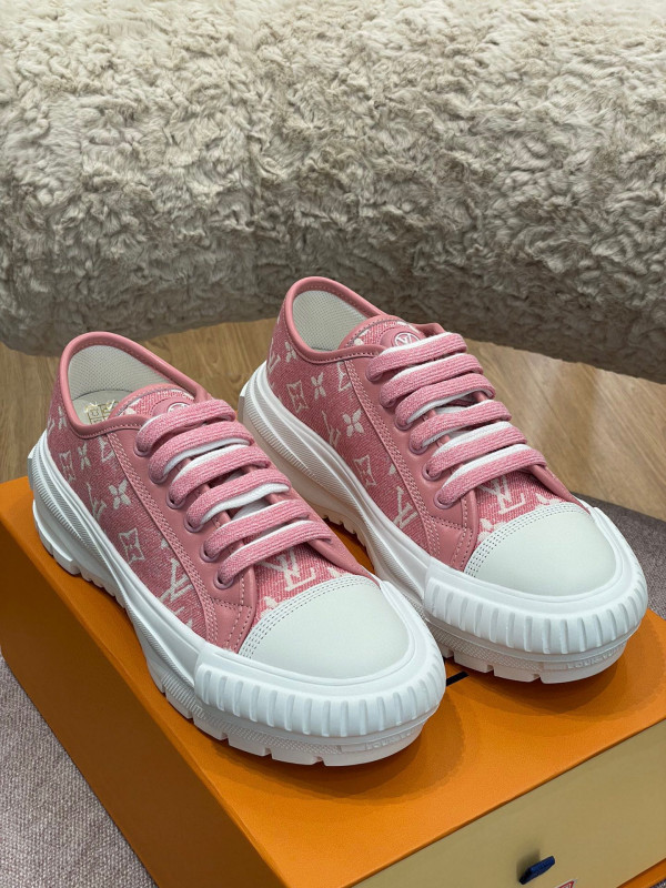 l**is V*t*n squad sneaker