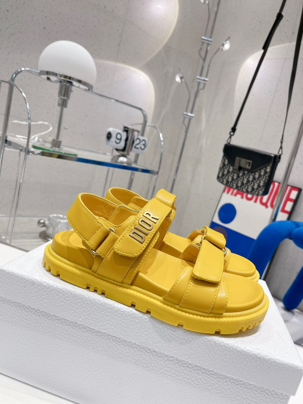 D*oract sandal
