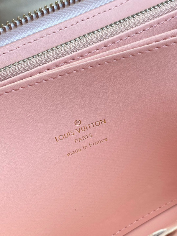 l**is V*t*n zippy wallet