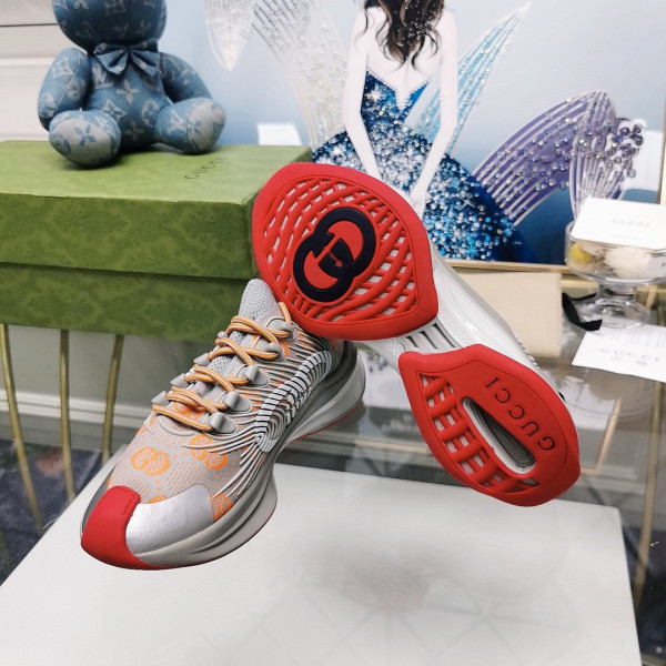 G*u*i run sneaker