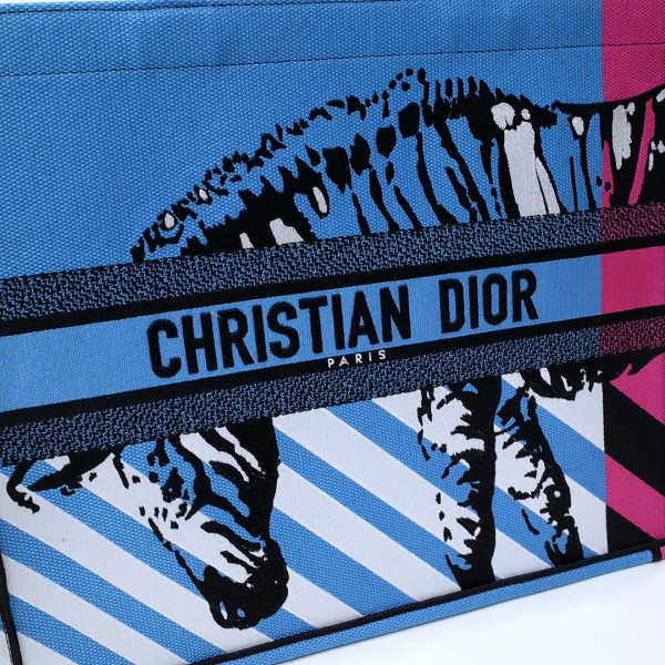 large D*or book tote