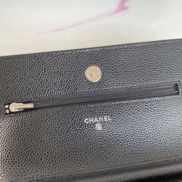 CL CHAIN WALLET CAVIAR NEW EDITION