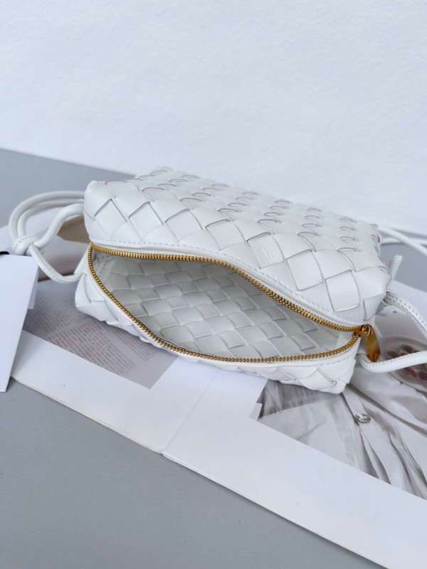 Bo*te*ga ve*ne*ta mini loop camera bag