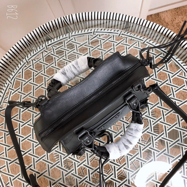 Ba*len*cia*ga neo classic mini top handle bag