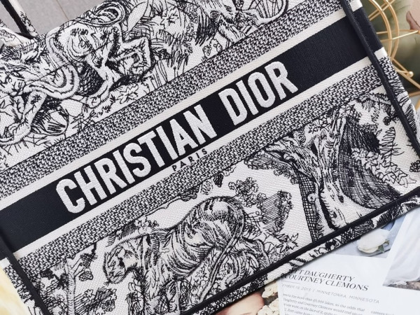 D*or book tote