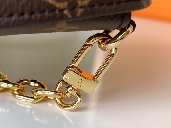 l**is V*t*n vertical trunk pochette