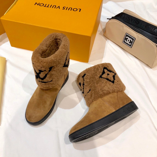 l**is V*t*n boots