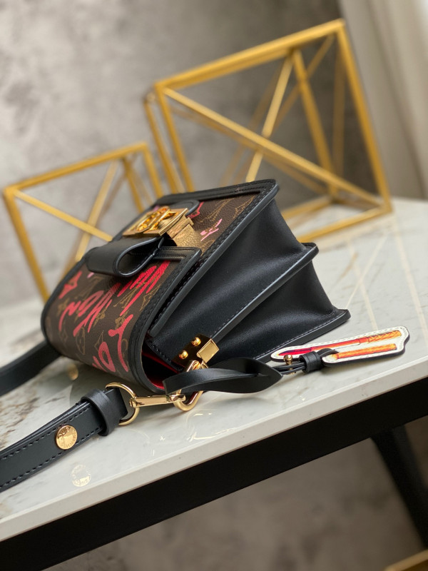 l**is V*t*n limited edition - mini dauphine