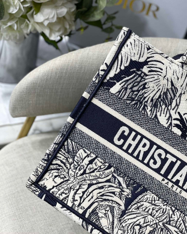 medium D*or book tote
