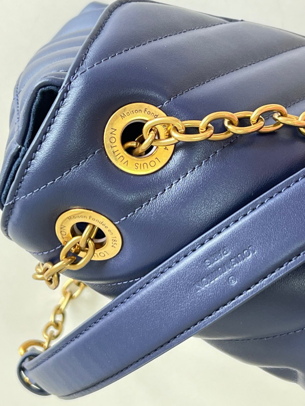 l**is V*t*n new wave chain bag