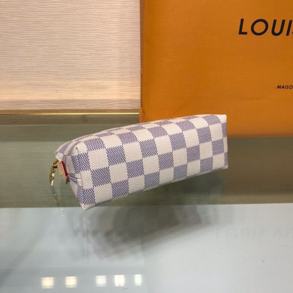 l**is V*t*n cosmetic pouch