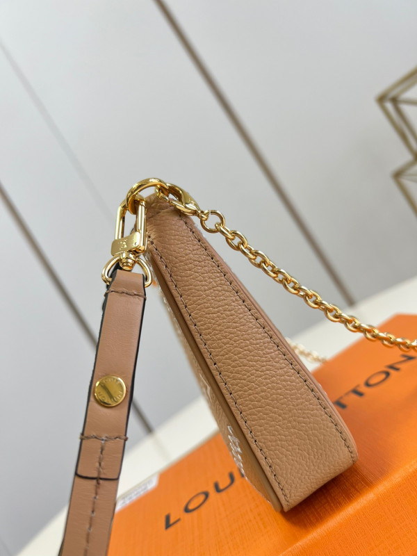 l**is V*t*n easy pouch on strap