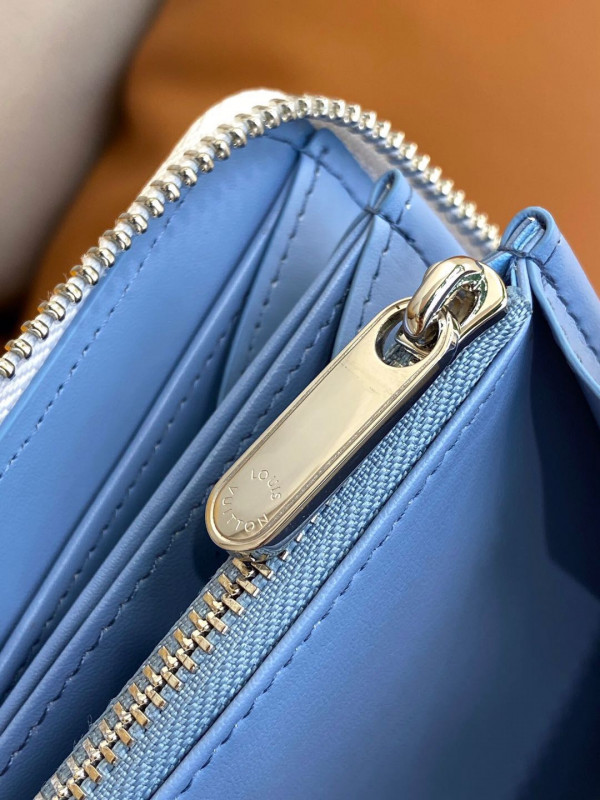 l**is V*t*n zippy wallet
