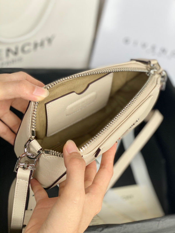 GIVENCHY NANO ANTIGONA