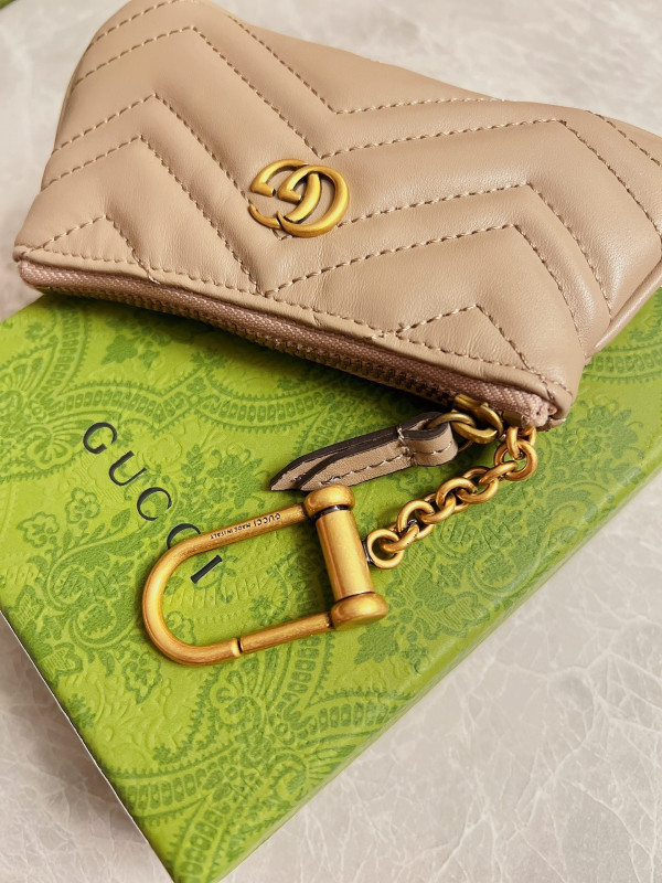 G*u*i gg marmont matelassé key case
