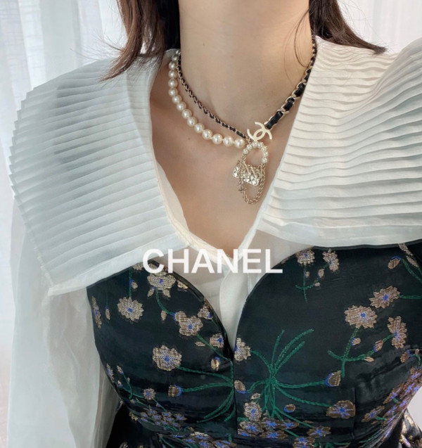 CL NECKLACE