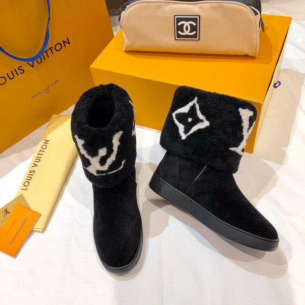 l**is V*t*n boots