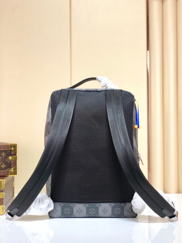l**is V*t*n utilitary backpack
