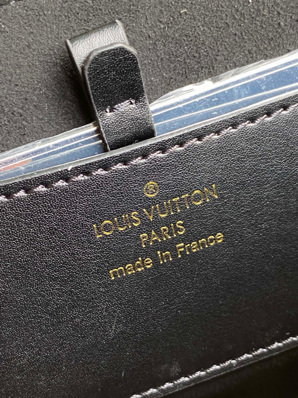 l**is V*t*n since 1854 twist mm