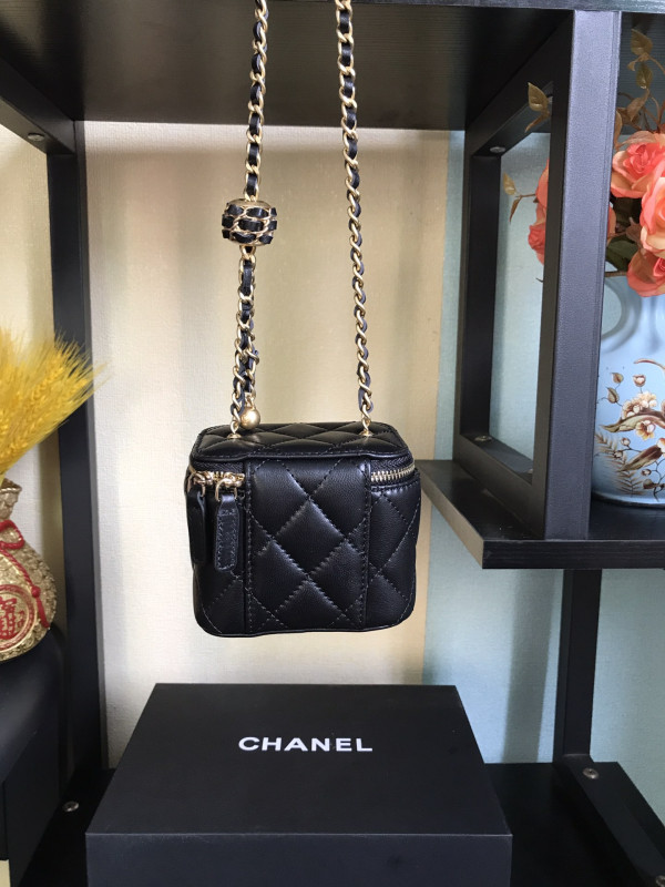 CL SMALL VANITY WITH CHAIN