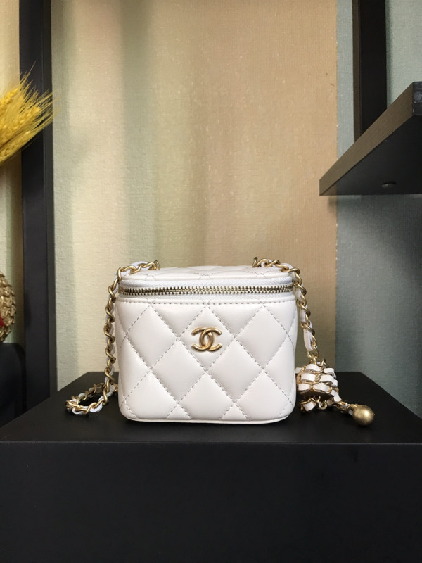 CL SMALL VANITY WITH CHAIN