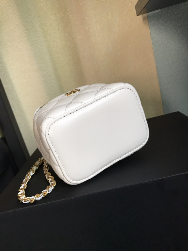 CL SMALL VANITY WITH CHAIN