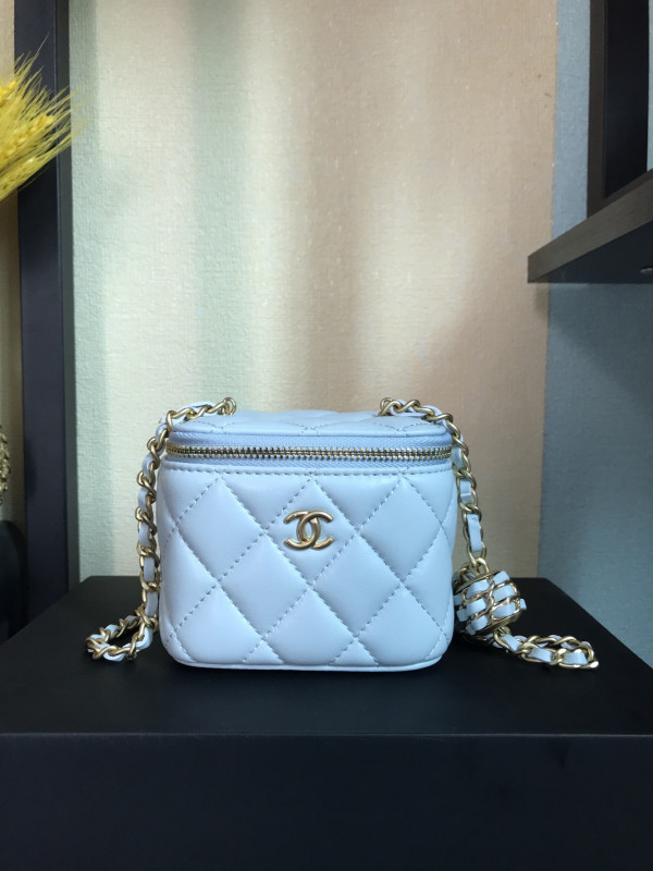 CL SMALL VANITY WITH CHAIN