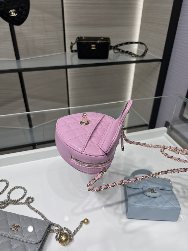 CL HEART CLUTCH WITH CHAIN