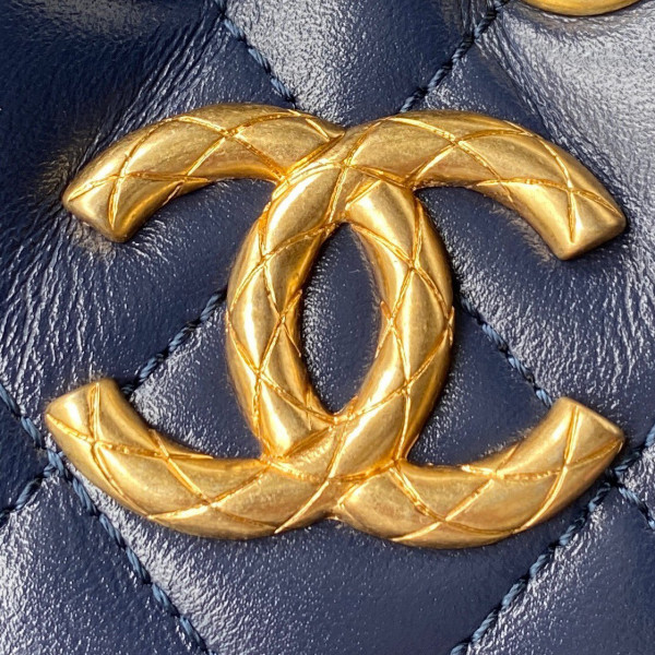 CL SMALL BUCKET BAG