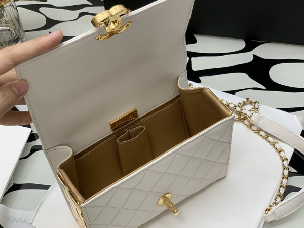 CL MINI FLAP BAG WITH HANDLE