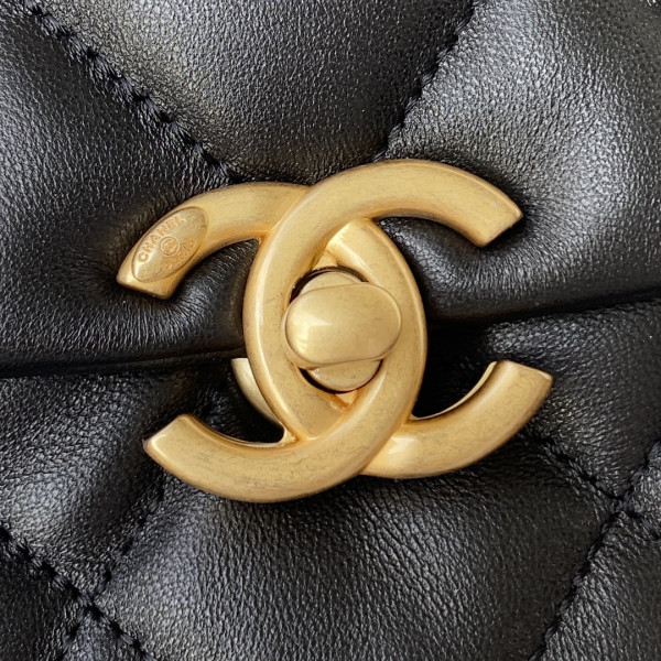 CL SMALL FLAP BAG