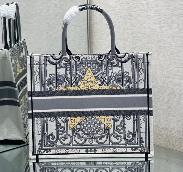 large D*or book tote
