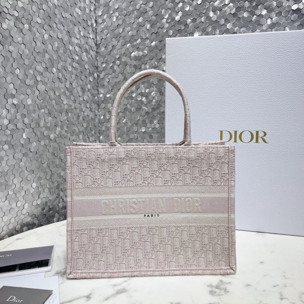 medium D*or book tote