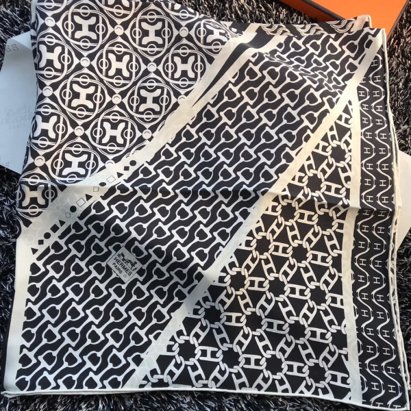 H**mes scarf