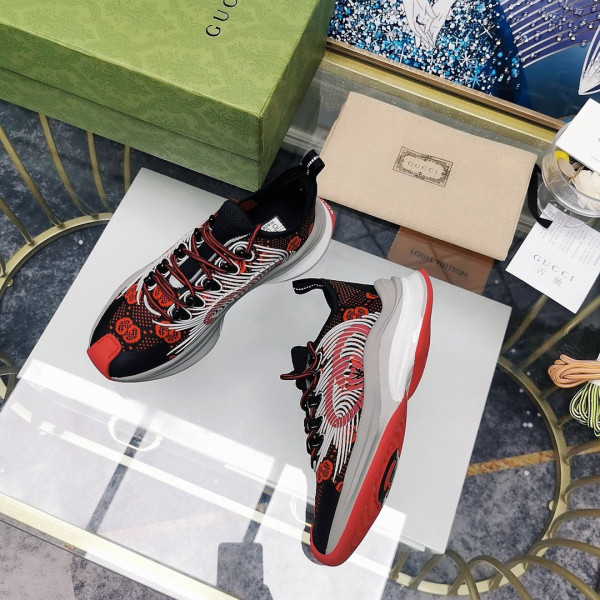 G*u*i run sneaker