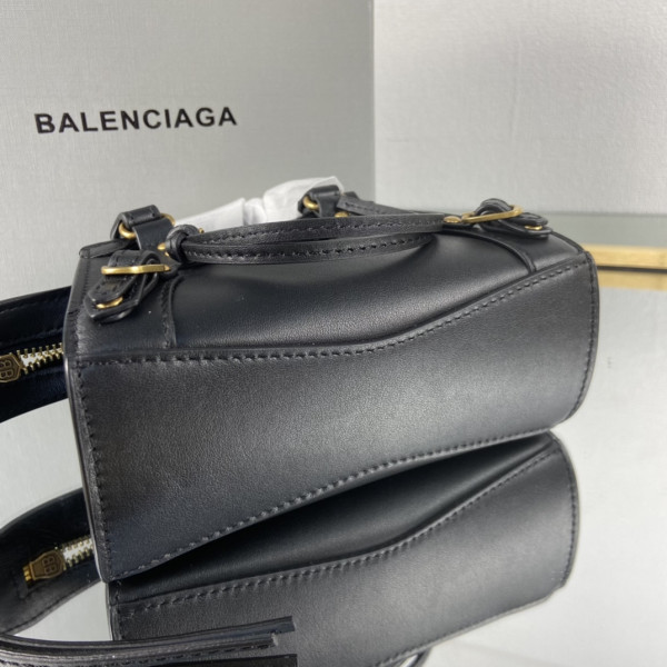 Ba*len*cia*ga neo classic nano top handle bag