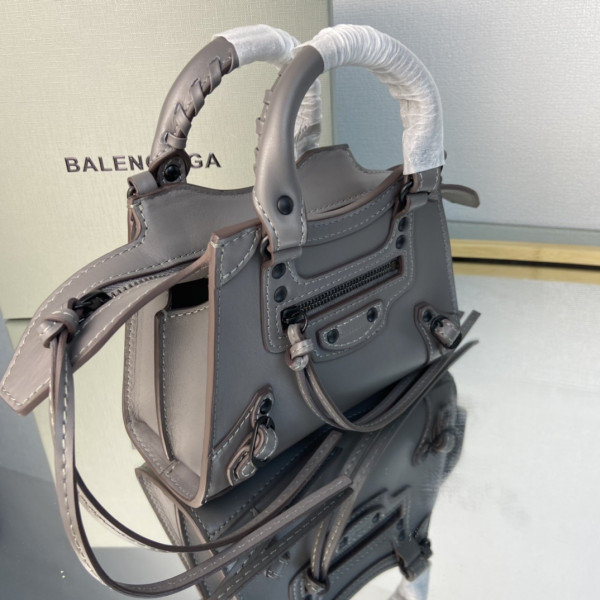 Ba*len*cia*ga neo classic nano top handle bag