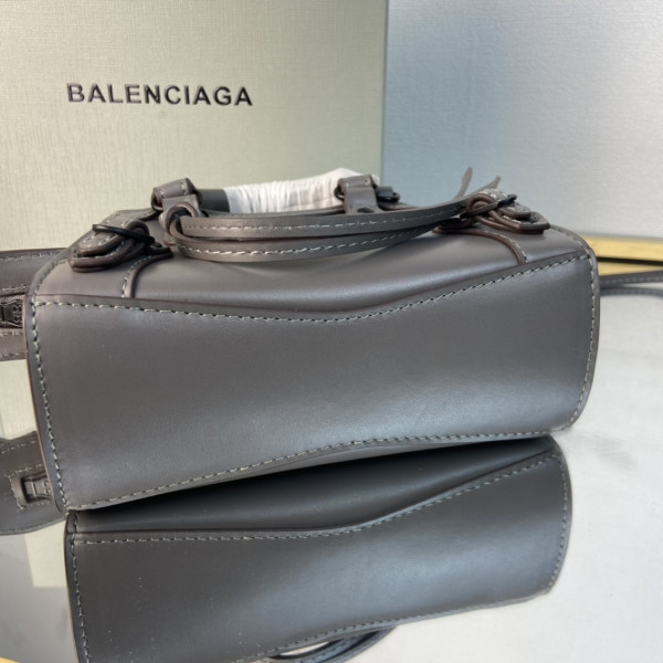 Ba*len*cia*ga neo classic nano top handle bag