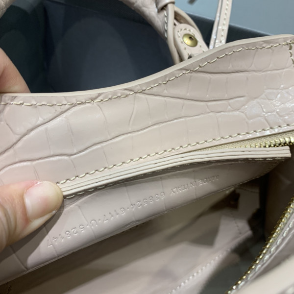 Ba*len*cia*ga neo classic mini top handle bag