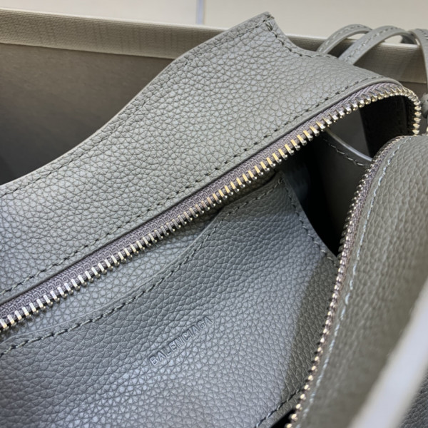 Ba*len*cia*ga neo classic mini top handle bag