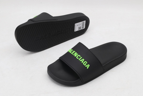 Ba*len*cia*ga pool slide sandal