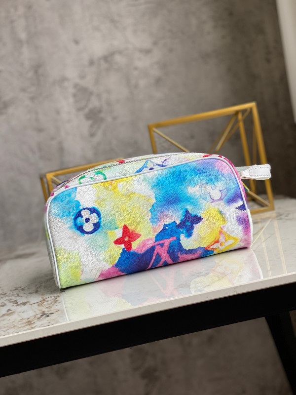 l**is V*t*n toilet dopp pouch