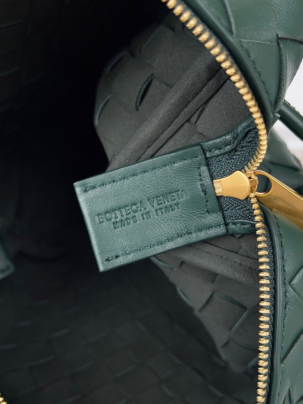 Bo*te*ga ve*ne*ta small loop camera bag