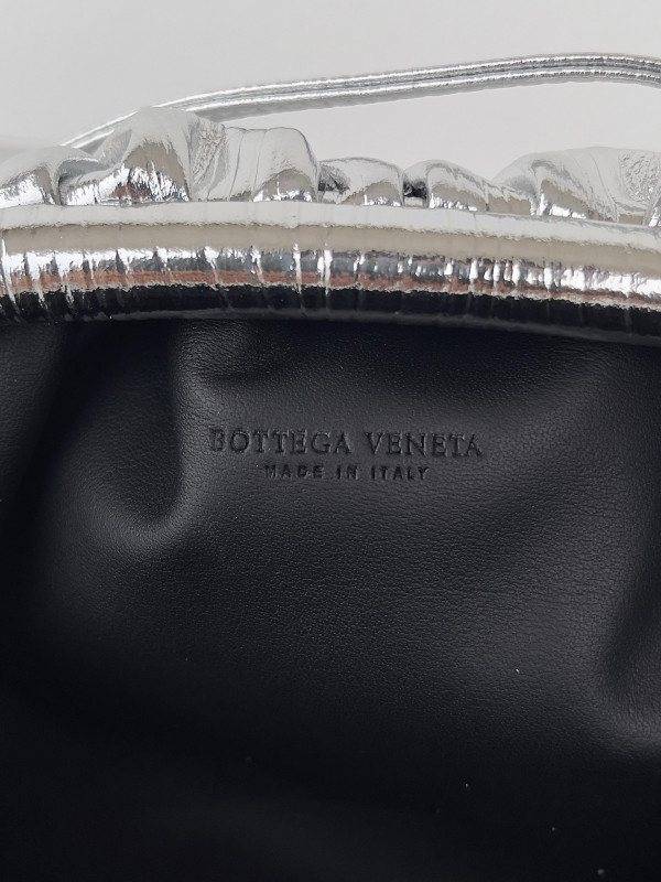 Bo*te*ga ve*ne*ta mini pouch
