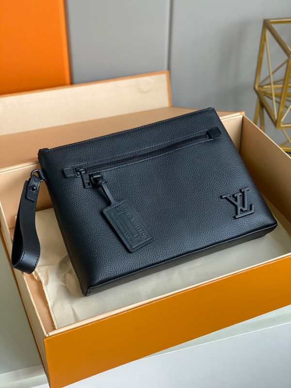 l**is V*t*n ipad pouch