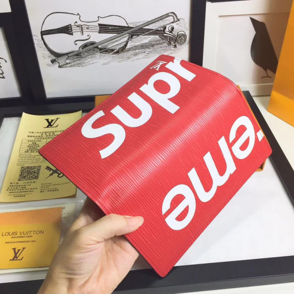 l**is v*t*n S*p*e wallet